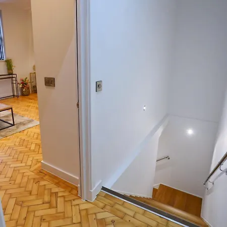 New Build Duplex Minutes From Centre - Pass The Keys *