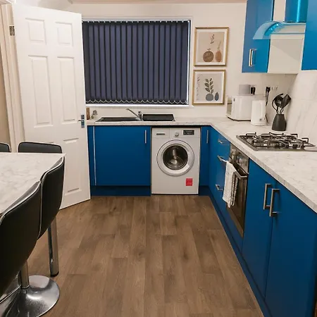Entire 3br Near Chorlton Water Park And Airport With Parking *