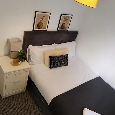 Entire 3br Near Chorlton Water Park And Airport With Parking