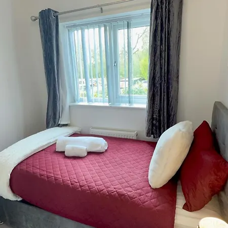 Northeast Sleeps 8 With Onsite Parking