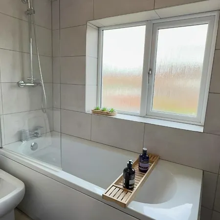 Holiday home Northeast Sleeps 8 With Onsite Parking