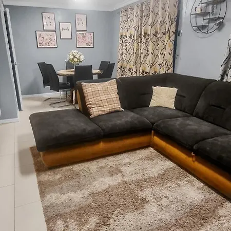 Ferienhaus Spacious 3br Near Etihad And Coop Live Free Parking