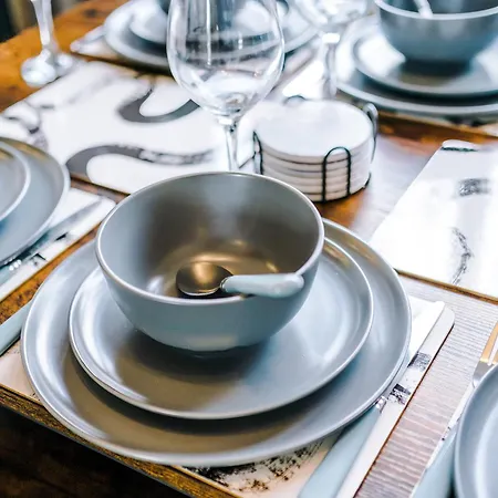 3br Salford Sleeps 7 Kitchen Parking