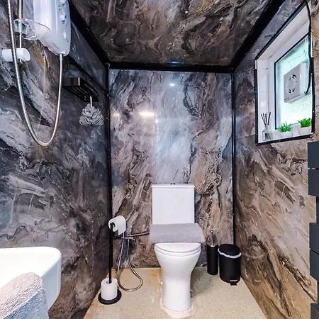 3br Salford Sleeps 7 Kitchen Parking *