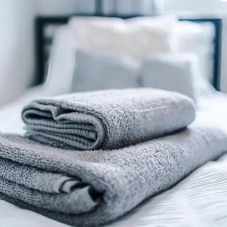 3br Salford Sleeps 7 Kitchen Parking مانشستر