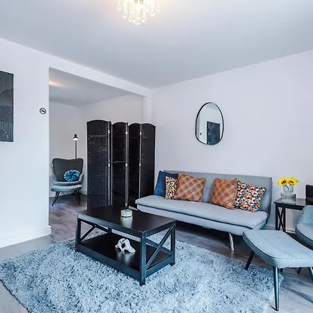 بيت للعطل 3br Salford Sleeps 7 Kitchen Parking