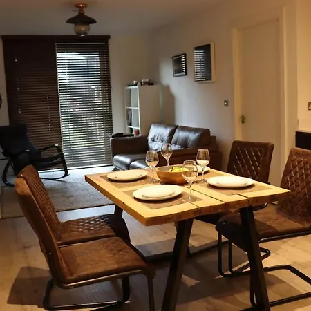 Апартаменты Modern Centre 2 Bedroom With Large Balcony Манчестер