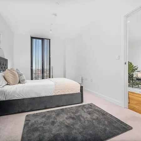 City Center 28 Day Stay Perks From May, Family And Business Travel Hideaway,Parking, Walking Distance To All Amenities *