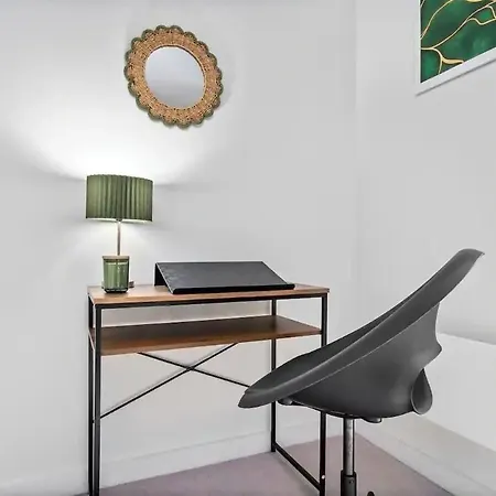 Center 28 Day Perks From May, Family And Business Travel Hideaway,parking, Walking Distance To Amenities