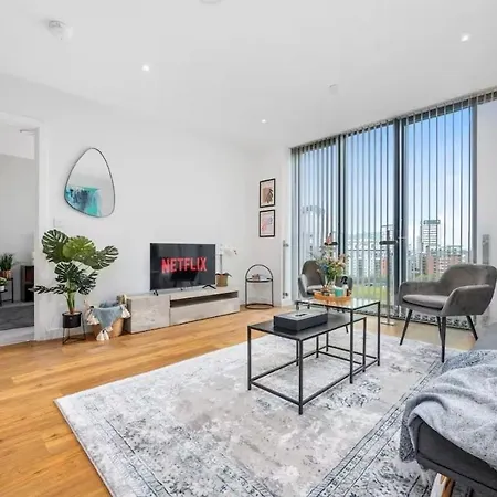 City Center 28 Day Stay Perks From May, Family And Business Travel Hideaway,Parking, Walking Distance To All Amenities *