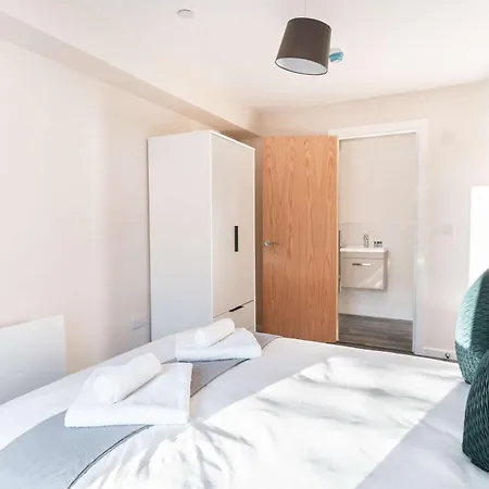 Bright & Spacious 2 Bedroom Appartamento