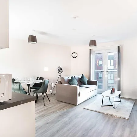 Bright & Spacious 2 Bedroom Apartmán Manchester