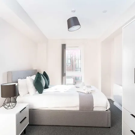 Bright & Spacious 2 Bedroom Apartmán *