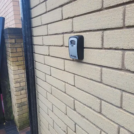 Daire Cosy Newly Built Self-contained Garden Flat *