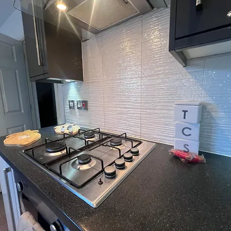 Сasa de vacaciones Spacious 2 Bed House In Manchester With Private Parking Mánchester