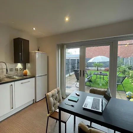 Spacious 2 Bed House In Manchester With Private Parking Mánchester