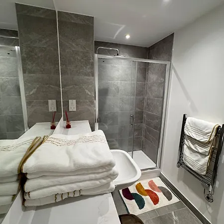 Exquisite Riverview 2bedroom Flat In Manchester. *