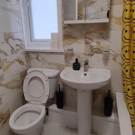 בית נופש Entire 3br Near Chorlton Water Park And Airport With Parking