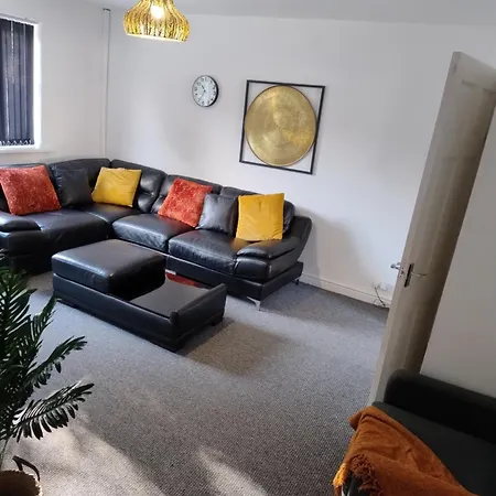 Entire 3br Near Chorlton Water Park And Airport With Parking Дом отдыха