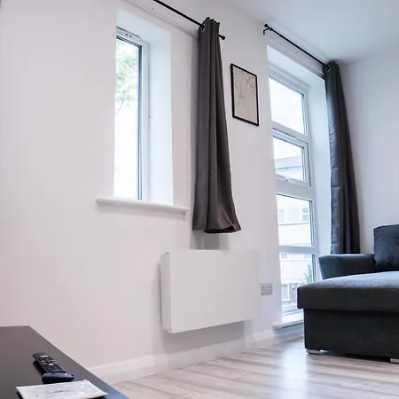 Apartamento Stunning Modern 2 Bed Apartment, With Parking, Close To Town