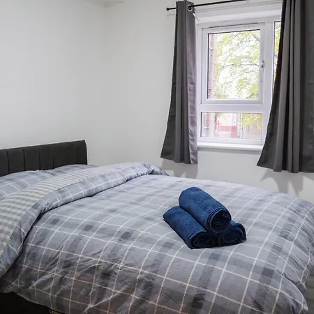 Stunning Modern 3 Bed, 2 Bedroom - Secure Parking - Close To Centre And Old Trafford مانشستر