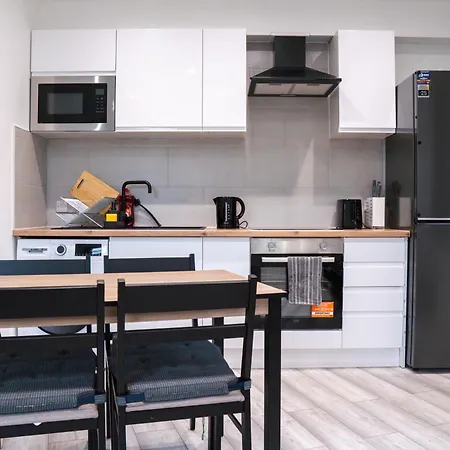 شقة Stunning Modern 3 Bed, 2 Bedroom - Secure Parking - Close To Centre And Old Trafford مانشستر