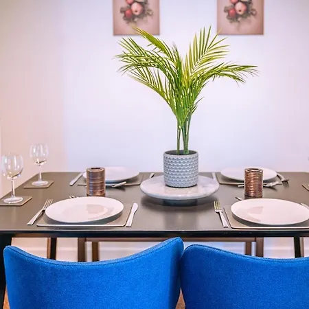 2 Bedroom Denton, Suitable For Professionals Needing A Peaceful Work Environment Apartman Manchester