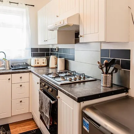 2 Bedroom Denton, Suitable For Professionals Needing A Peaceful Work Environment Manchester