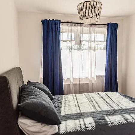 Apartman 2 Bedroom Denton, Suitable For Professionals Needing A Peaceful Work Environment Manchester