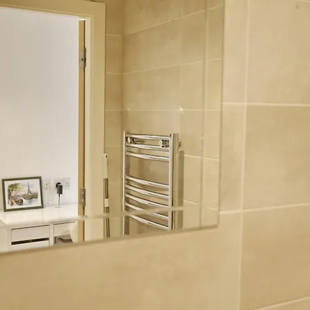 Urban Escape - Walk To Of Salford Pass The Keys * Manchester