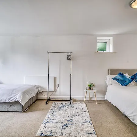 Modern 2br With Free Parking Sleeps 8 Walk To Old Trafford *