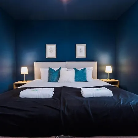 Three Bedroom House By Brookland Serviced Short Lets With Free Wifi Манчестер