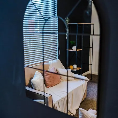 Three Bedroom House By Brookland Serviced Short Lets With Free Wifi Манчестер