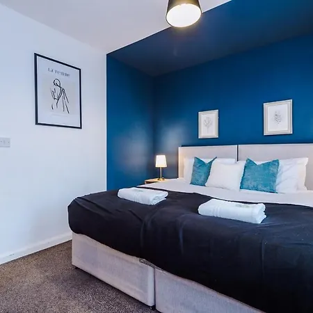 Three Bedroom House By Brookland Serviced Short Lets With Free Wifi Манчестер