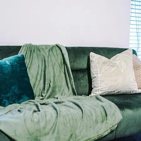 Three Bedroom House By Brookland Serviced Short Lets With Free Wifi * Манчестер
