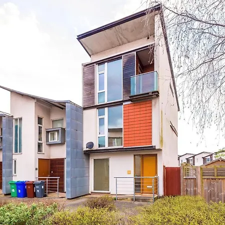 Three Bedroom House By Brookland Serviced Short Lets With Free Wifi Апартаменты *