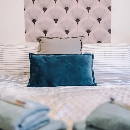Elegant 2br Flat Near Northern Quarter شقة *