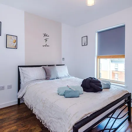 Elegant 2br Flat Near Northern Quarter شقة *