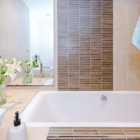 Elegant 2br Flat Near Northern Quarter مانشستر