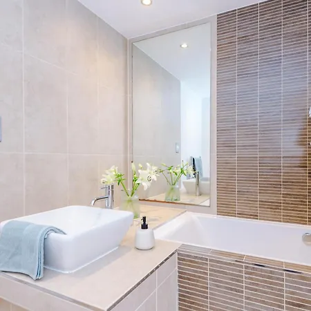 Apartament Elegant 2br Flat Near Northern Quarter *