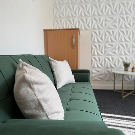 Lägenhet Luxury And Cosy Near Old Trafford M16 ,free Private Parking,fast Wi-fi,self Check-in Anytime Perfect For Late Arrivals, 5 Minutes To Old Trafford Stadium Manchester