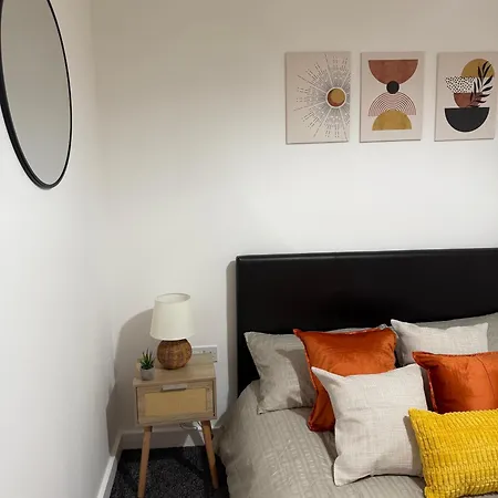 Lägenhet Luxury And Cosy Near Old Trafford M16 ,free Private Parking,fast Wi-fi,self Check-in Anytime Perfect For Late Arrivals, 5 Minutes To Old Trafford Stadium