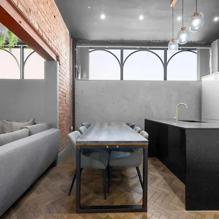 Centre With Hot Tub By Superhost