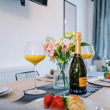 New! 2br With Parking, Near * Manchester