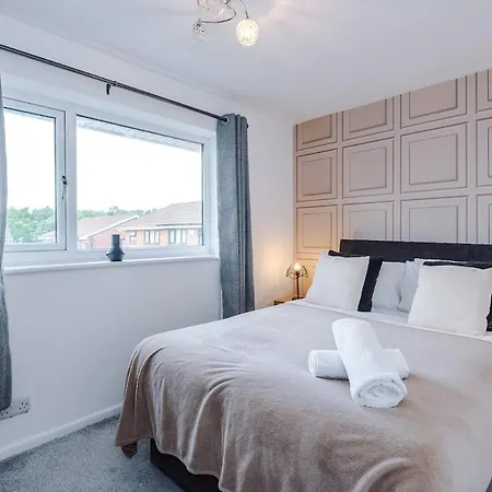 New! 2br With Parking, Near *