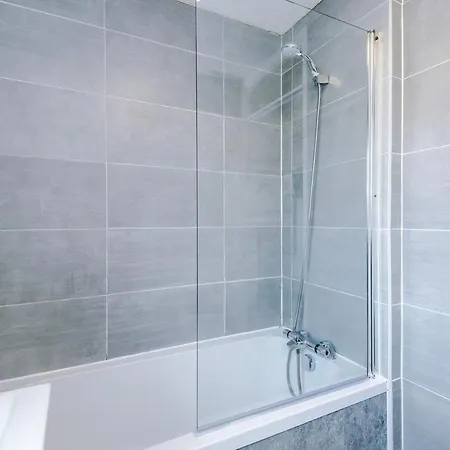 New! 2br With Parking, Near Prázdninový dům Manchester