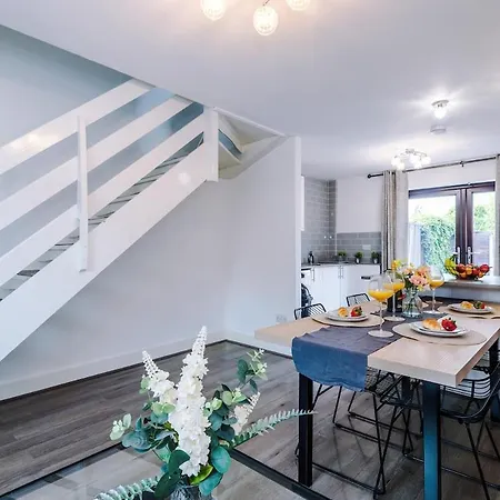 Prázdninový dům New! 2br With Parking, Near