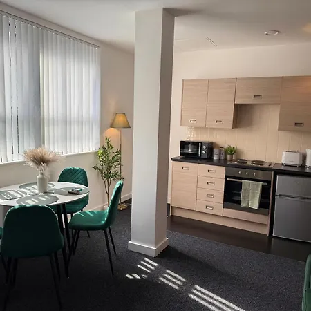 Luxury And Cosy Near Old Trafford M16 ,free Private Parking,fast Wi-fi,self Check-in Anytime Perfect For Late Arrivals, 5 Minutes To Old Trafford Stadium Lägenhet Manchester