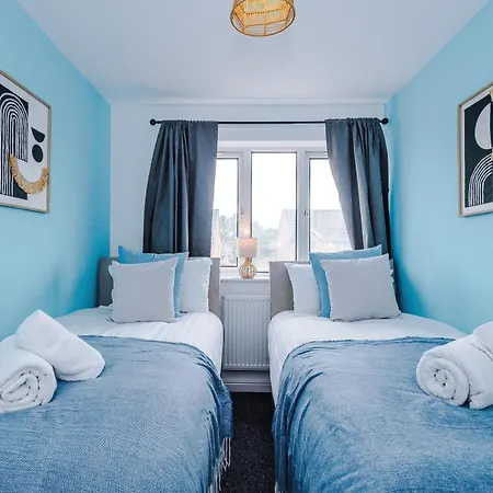 Modern 3 Bedroom - Driveway Parking For 2 Vehicles, Close To Centre Ferienhaus *