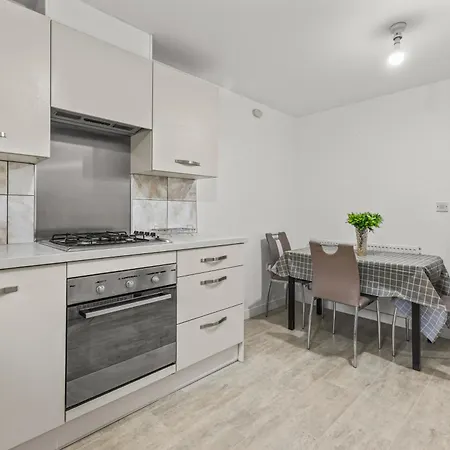 Modern 4 Bedroom Detached House 66cl *